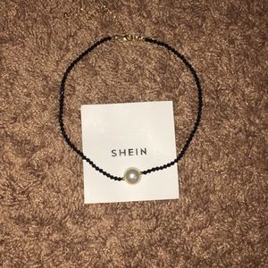 Faux pearl contrast choker